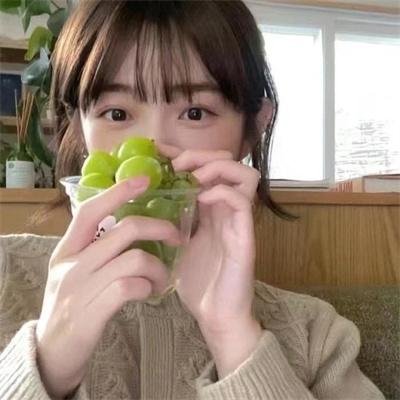 草莓月亮海报