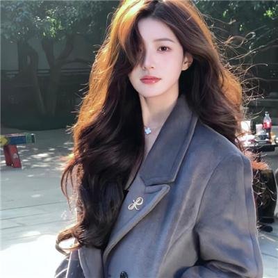 明星约翰尼·斯奎娅 
